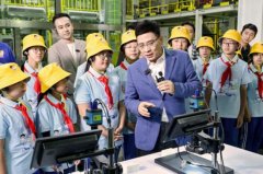 他们正在沉浸式参不雅获学问、宽阔视野